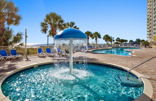 Crescent Beach Apartment | Snowbird-friendly studio with central AC, balcony, hot tub, pool & beach access