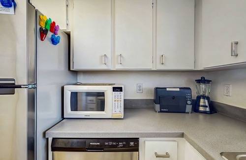 Port Charlotte Condo | Snowbird-Friendly Condo with Shared Pool, Central AC, & Washer/Dryer