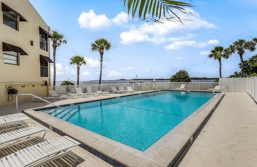 Port Charlotte Condo | Snowbird-Friendly Condo with Shared Pool, Central AC, & Washer/Dryer