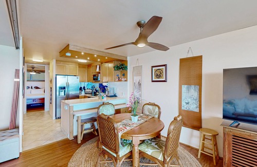 Historic Kailua Village Condo | Snowbird-friendly condo with ocean view, pool, washer/dryer, lanai, & grill