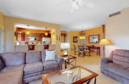 Rancho Vistoso Condo | Snowbird-friendly condo with heated pool, gym, grill, patio, pool spa, clubhouse