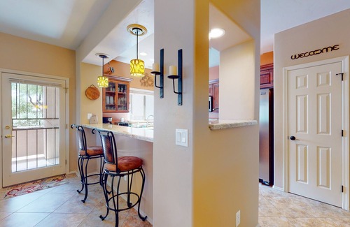 Rancho Vistoso Condo | Snowbird-friendly condo with heated pool, gym, grill, patio, pool spa, clubhouse