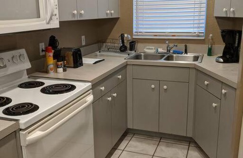Englewood East Apartment | Snowbirds escape/vacation gateway #a