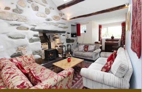 Llanberis House | Snowdon House Llanberis Pass HOT TUB Sauna Logfire, Zip World, Mount Snowdon.