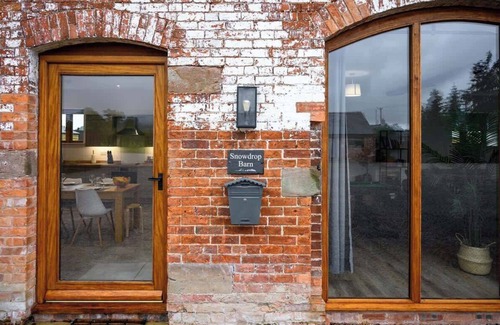 Wollerton Apartment | Snowdrop Barn : Hot Tub, Games Room, Pets welcome!