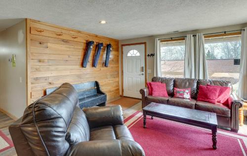 Ghent Apartment | Snowed Inn Cozy Winterplace Ski-InandSki-Out Cabin