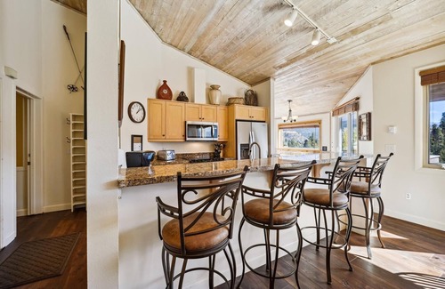 Four O'Clock House | Snowflake Lookout-Ski In/Ski Out Townhome-4 O'clock Area-Private Hot Tub!
