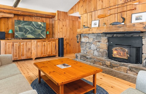 Dysart et al Cabin | Snowmobile & Pet-Friendly Group Lakefront Lodge Near Dorset