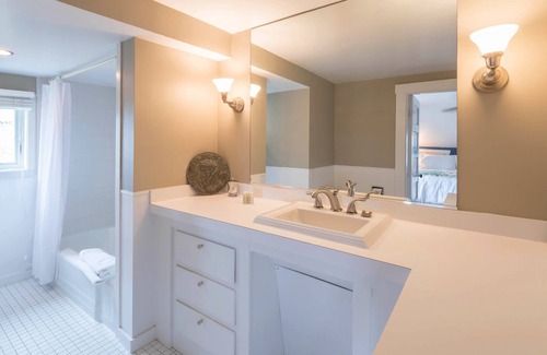 Provincetown Bed & Breakfast | Snug Cottage