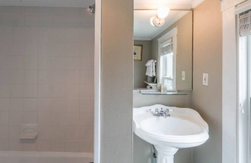 Provincetown Bed & Breakfast | Snug Cottage
