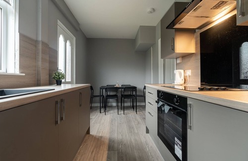 Grangemouth House | Snug Modern Home in Grangemouth