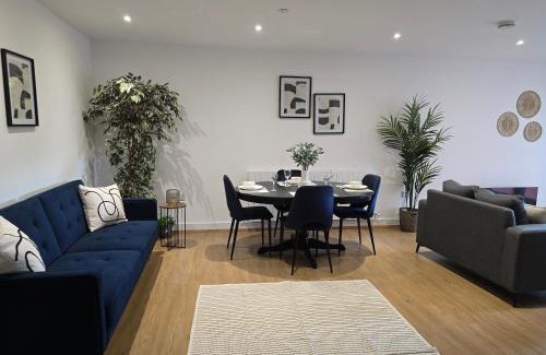 Whyteleafe Apartment | Snuggle Inn Serviced Apartments, Great choice for large groups, Contractors, Business Executives and Family Vacations in the stunning valley of Surrey Hills, secure Private Parking, Offering Easy Train Access to London, Gatwick airport, M25