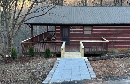Cosby Cabin | Snuggled-In "A little cabin in the trees"