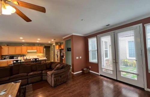 Highland House | So. Cal Living near Redlands- Beautiful 3,000 sq. ft. HOME - access to jacuzzi!