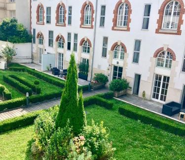 Reims City Centre Apartment | So Guest- Luxueux appartement, ancienne maison de champagne proche Cathédrale