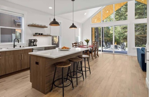 Ronald House | Soak, Sizzle, Unwind | Forest Hot Tub+Firepit+BBQ