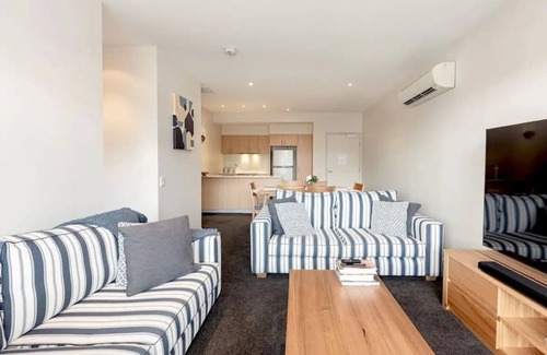 Hobart Central Business District Apartment | Soak up the City Lifestyle in the Heart of Hobart