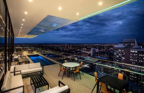 Windhoek Central Apartment | Soak Up the Sun by the Rooftop Pool! Onsite Spa, Parking, Short Walk to Zoo Park