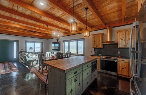 Livingston Cabin | Soaring Eagle Guest Cabin: Epic Views in Big Sky Country