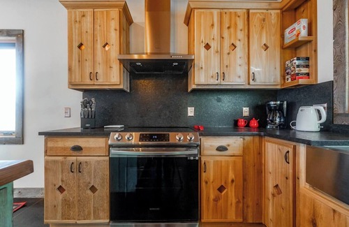 Livingston Cabin | Soaring Eagle Guest Cabin: Epic Views in Big Sky Country