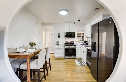 Bouldin House | SoCo - Creekside Bungalow - Portoro
