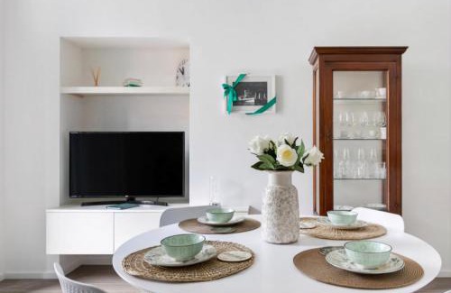 Como City Centre Apartment | SOFIA LAKE SUITE