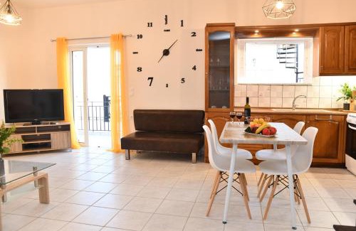 Kokinos Pirgos Apartment | Sofie's Port View Apartment
