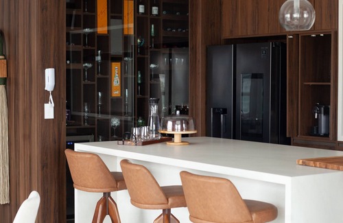 Pinheiros Apartment | Sofisticação, Design e Conforto. Apartamento Novo com 3 Suítes na Oscar Freire
