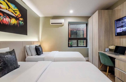 Gay Village Hotel | Soft Twin – Berri-UQAM Stay