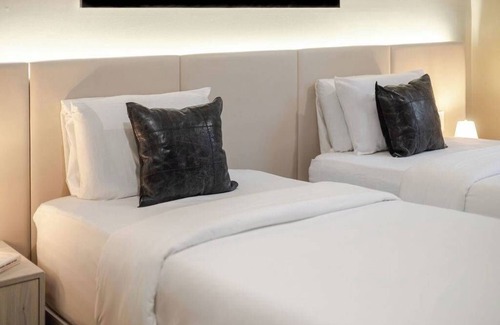 Gay Village Hotel | Soft Twin – Berri-UQAM Stay