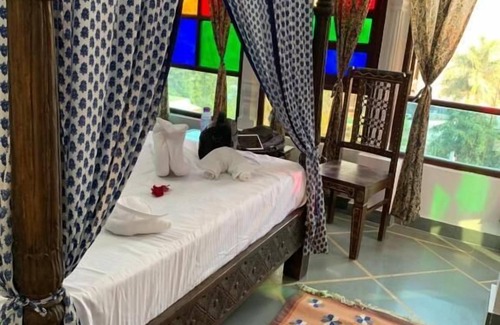 Lake Swaroop Sagar Hotel | Soham Haveli Udaipur