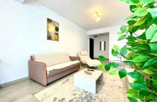 Vitan Apartment | SOHO Apartment - City View with Rooftop Garden