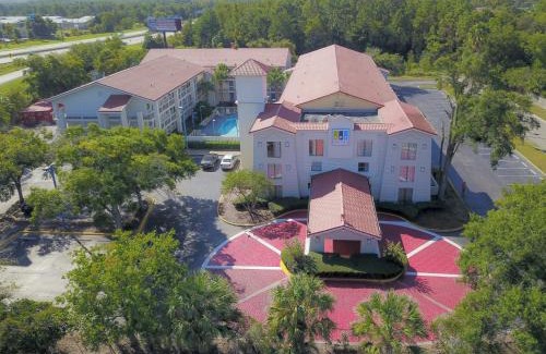 Highlands Hotel | SoHo Inn and Suites Jacksonville North