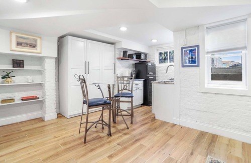 Capitol Hill Apartment | Sojourn Charming Lower Level Studio - Capitol Hill