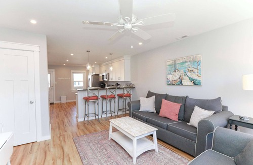 Chic's Beach Apartment | Sojourn's Sea Views with Balcony Sleeps 10
