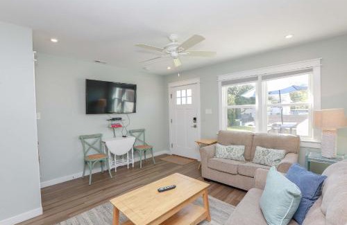 Chic's Beach Apartment | Sojourn's Sea Views with Balcony Sleeps 4