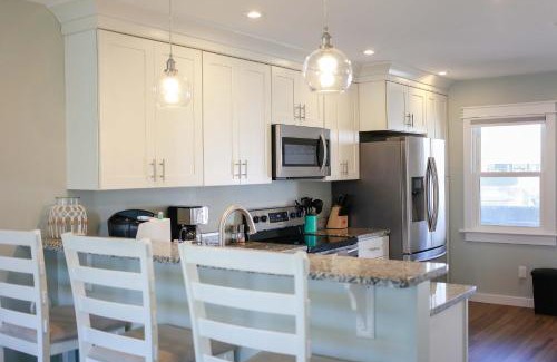 Chic's Beach Apartment | Sojourn's Sea Views with Balcony Sleeps 4