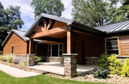Dundee Hotel | Sojourner's Lodge & Log Cabin Suites