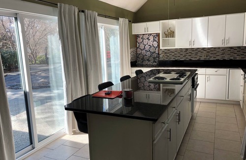 Stockbridge House | Solace in Nature 20min away from ATL airport with AC, WiFi and Netflix