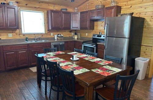 Eckerty Cabin | Solarium Deluxe Cabin 19 Located on Patoka Lake in Southern Indiana