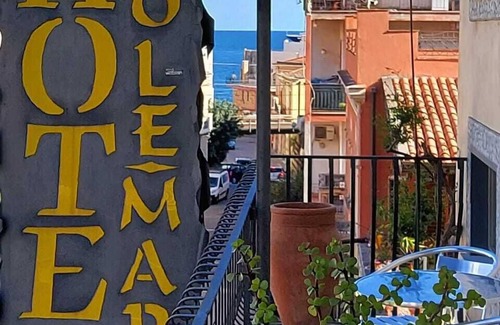 Villagonia Apartment | Sole Mare Giardini Naxos Room 'Girasole' with Balcony, Wi-Fi and Air Conditioning