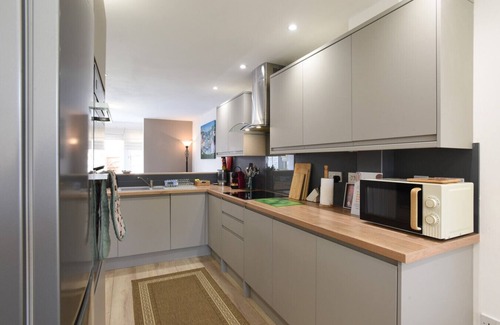 Lee-on-the-Solent House | Solent Stay – 3-Bed Townhouse in Lee-on-the-Solent | Ideal for Work or Family Trips
