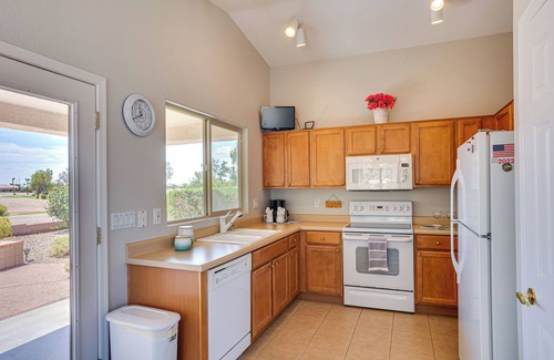 Springfield Lakes House | Solera Chandler Golf Community Retreat