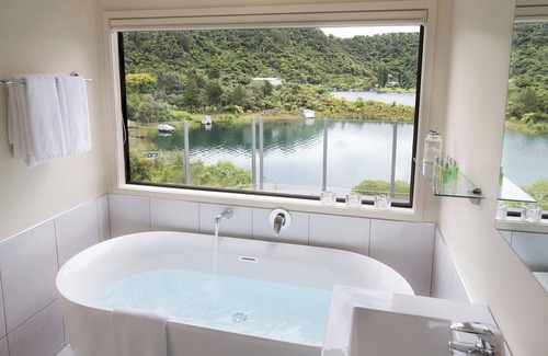 Lake Tarawera Cabin | Solitaire Lodge