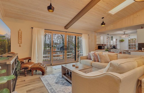Tellico Village Cottage | SoLuna Cottage- Private Stay in Lakeside Community