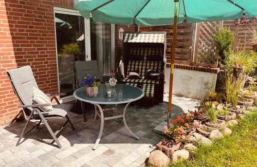 Schoenhagen Apartment | SOLund - Sonne im Herzen - ruhige und sonnige Ferienwohnung mit Terrasse und Garten nahe Strand und Ostsee