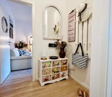 Schoenhagen Apartment | SOLund - Sonne im Herzen - ruhige und sonnige Ferienwohnung mit Terrasse und Garten nahe Strand und Ostsee
