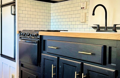 Solvang House | Solvang/Santa Ynez Chic Vintage RV Stay – Private, Peaceful, Star-Filled