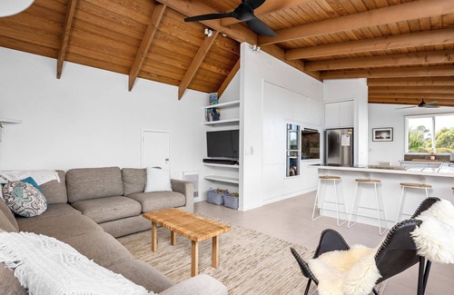 Somers House | Somers Beach Vista with views of Western Port