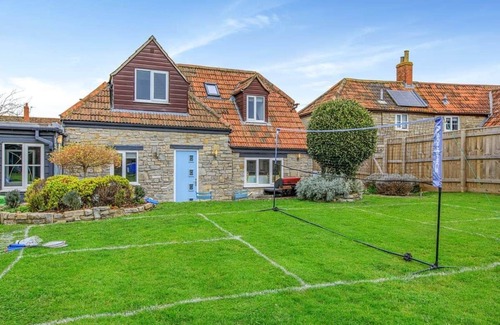 Compton Dundon Cottage | Somerset, detached cottage, large enclosed garden, outdoor dining, pet friendly!